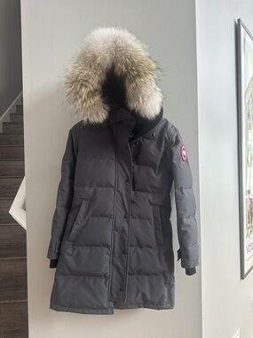 Canada Goose Women’s Shelburne Parka in Graphite/Grey with Fur-Trim (small)